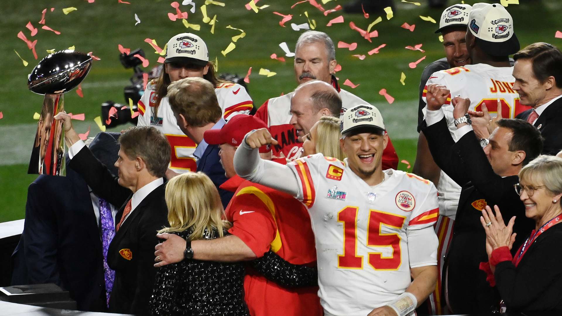 表现相较于 表现相较于